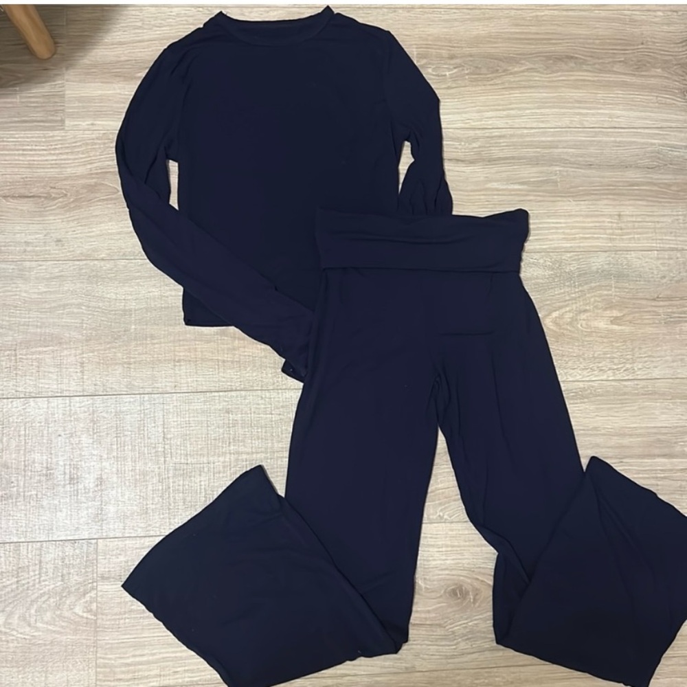 Women’s Set of 2 Long Sleeve Top and Flare Pants Set in Navy Size S